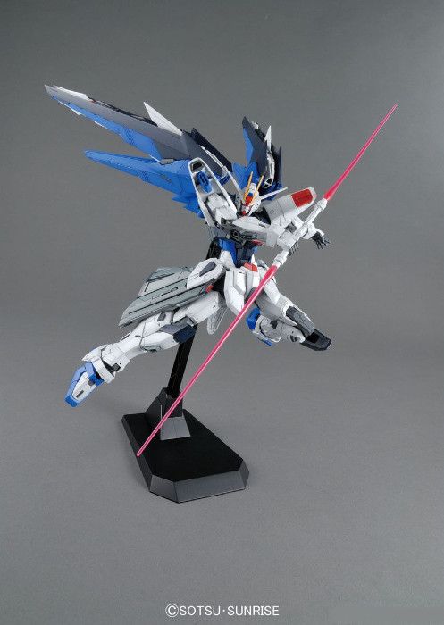 Master Grade Freedom Gundam