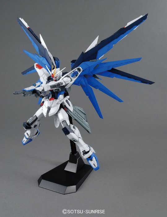 Master Grade Freedom Gundam