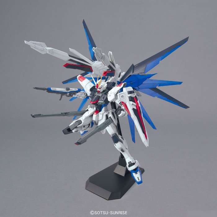 Master Grade Freedom Gundam